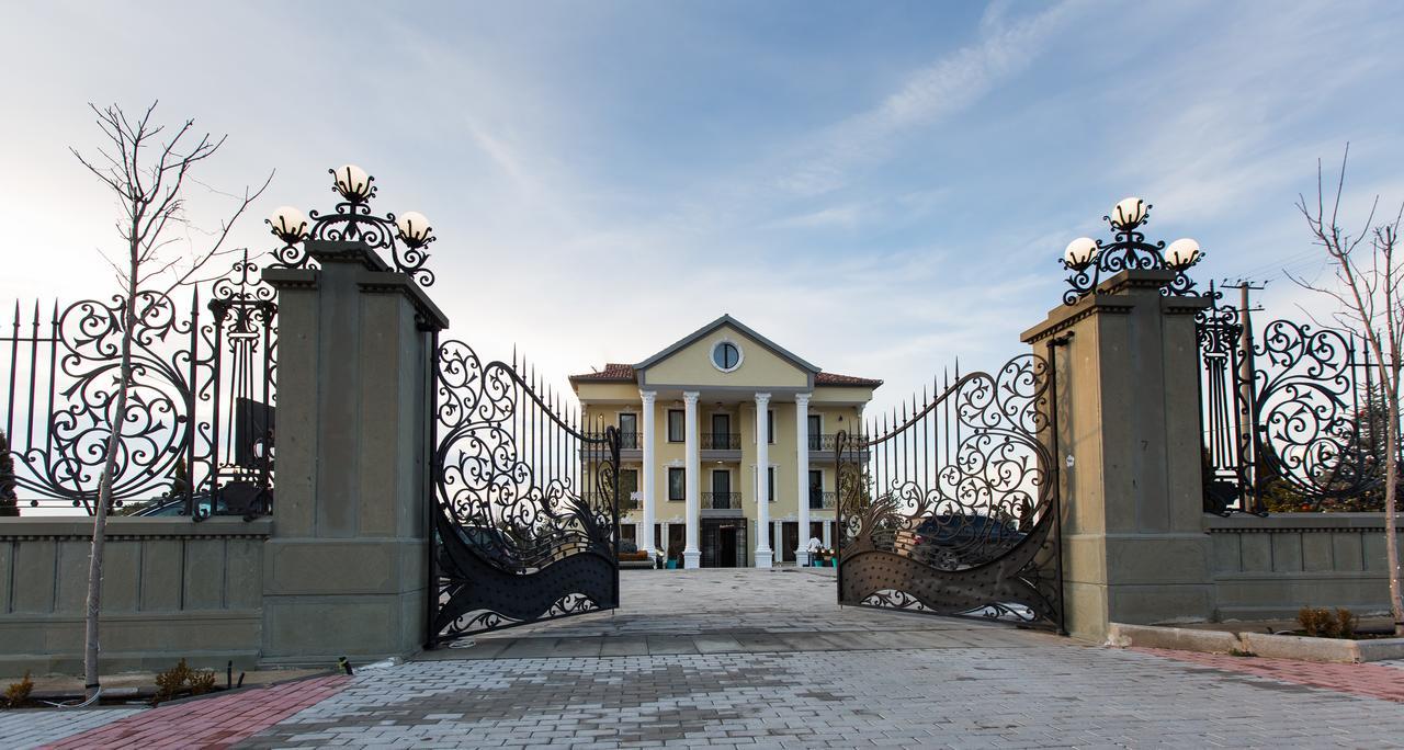 "L'Art De Vivre" Resort Korça Rum bild