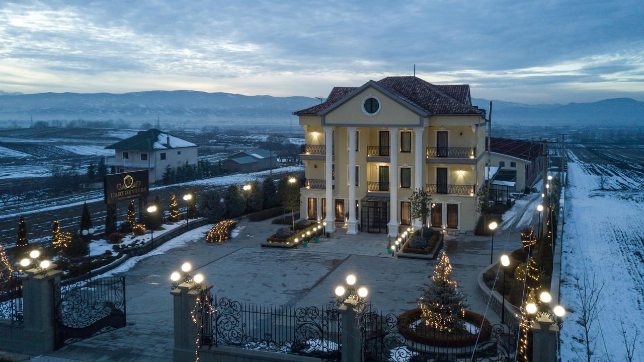 "L'Art De Vivre" Resort Korça Rum bild
