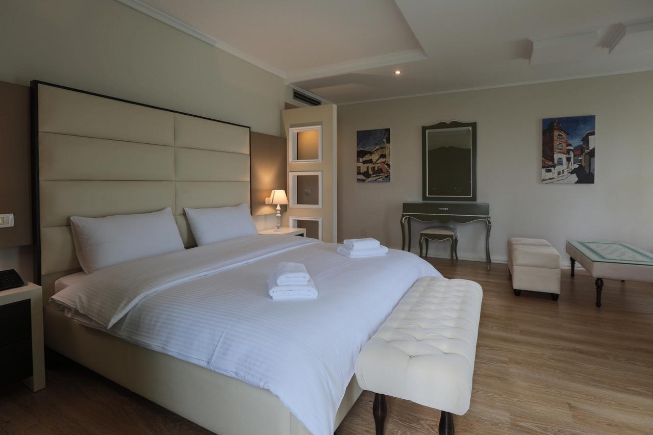 "L'Art De Vivre" Resort Korça Exteriör bild