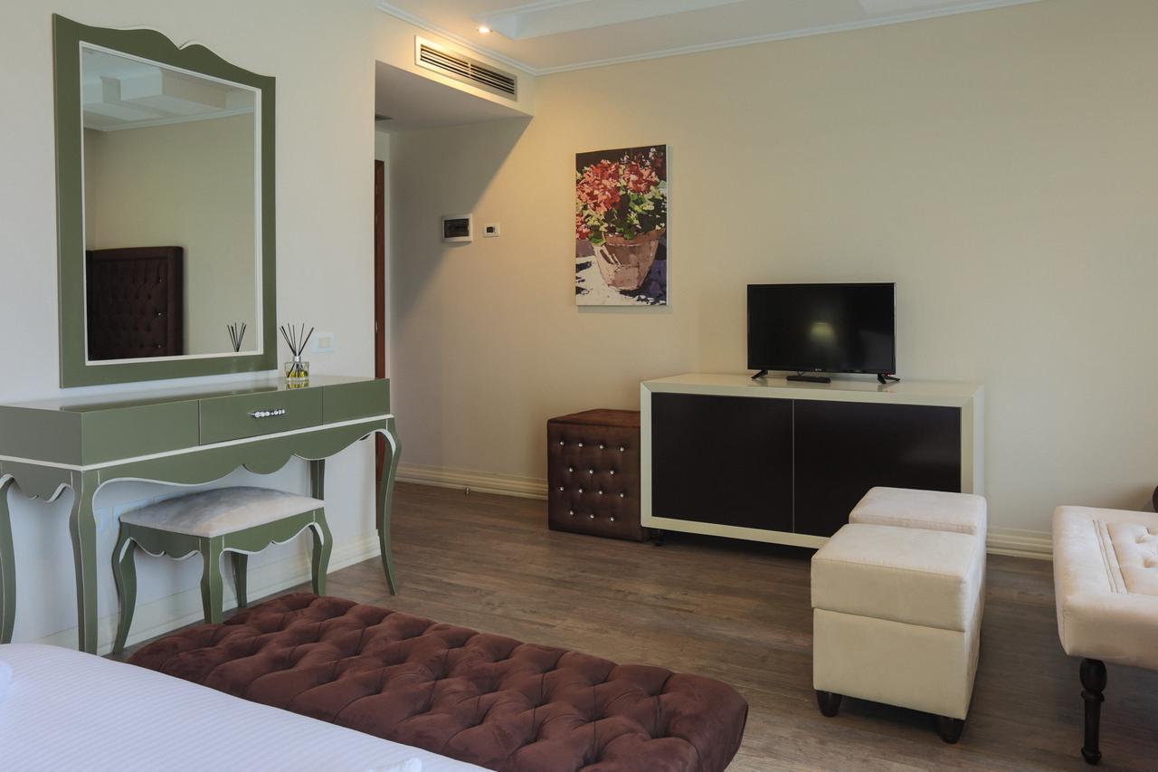 "L'Art De Vivre" Resort Korça Exteriör bild