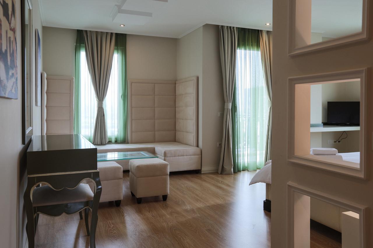 "L'Art De Vivre" Resort Korça Exteriör bild