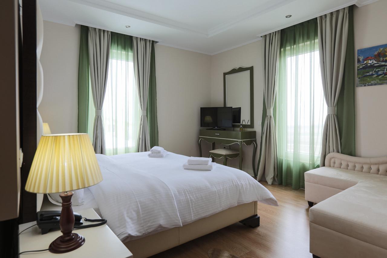 "L'Art De Vivre" Resort Korça Exteriör bild